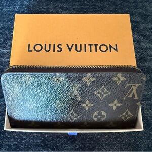 Louis Vuitton Monogram Leather Zippy Wallet